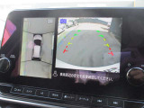 周囲の状況が分かるアラウンドビューモニター搭載。苦手な縦列駐車もこれがあれば安心ですね。