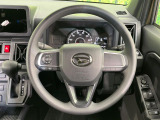 インテリアに合わせたデザインのステアリングは、運転される方のことも考え、運転しやすい形状、大きさです。是非一度、実際に触ってお確かめください。