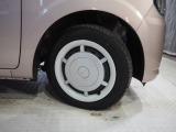 実車は夏用タイヤを装着しています。