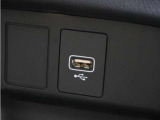 【USBジャック】充電をスマートに。スマートフォンやタブレット、携帯ゲーム機などの充電が可能。