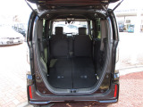 リアシートを使用しない時は、前に倒せば更に広々ラゲッジスペースの出来上がりです、更にたくさんの荷物が積み込み可能です!