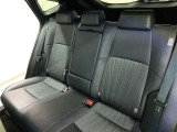 助手席側からの後席ビューです。