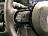 ステアリングにオーディオ操作スイッチが付いています。オーディオ画面に直接タッチしなくても操作が出来ますので、運転に集中できます。