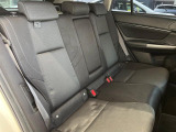 後部座席も気になるようなキズ・汚れやへたり等、大きなダメージはなく、良好な状態です。