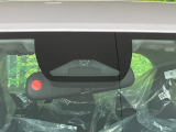 【ホンダセンシング】走行中に前方の車両等を認識し、衝突しそうな時は警報とブレーキで衝突回避と被害軽減をアシスト。より安全にドライブをお楽しみいただけます。