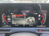 視認性の良いメーターパネル、インフォメーションディスプレイには様々な情報が表示されます