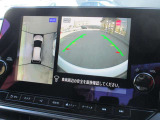 自車を真上から見下ろすように映し出すので周囲の状況が分かるアラウンドビューモニター搭載。フロントカメラとしても使用できます。車庫入れなど苦手な人の頼りになる助っ人です。