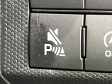 【クリアランスソナー】バンパーに付いたセンサーが障害物を検知!一定の距離に近づくとアラートで教えてくれます♪狭い駐車スペースや車庫入れ時も安心ですね☆
