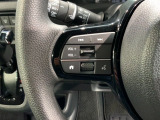 ステアリングにオーディオ操作スイッチが付いています。オーディオ画面に直接タッチしなくても操作が出来ますので、運転に集中できます。