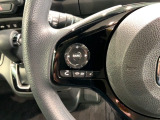 ステアリングにオーディオ操作スイッチが付いています。オーディオ画面に直接タッチしなくても操作が出来ますので、運転に集中できます。