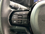 ステアリングにオーディオ操作スイッチが付いています。オーディオ画面に直接タッチしなくても操作が出来ますので、運転に集中できます。