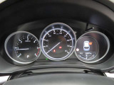 スピードメーター、タコメーターが装備されております。その他お車の情報もメーター内から確認することが可能です☆