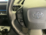 運転中、オーディオの操作をしてて、ハッとしたことはありませんか?ステアリングスイッチは、運転中でもハンドルでオーディオの操作が可能です。安全なドライブをサポートします。