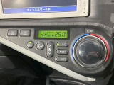 【オートエアコン】一度お好みの温度に設定すれば、車内の温度を検知し風量や温度を自動で調整。暑い&hellip;寒い&hellip;と何度もスイッチ操作をする必要はありません。快適な車内空間には必須の機能ですね♪