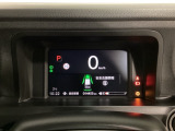 デジタル表示のスピードメーターとタコメーター、燃費やオドメーターなどの表示の他に、ホンダセンシング機能などの表示もできる多機能なマルチインフォメーション・ディスプレイです。