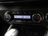 車内の温度管理に便利なオートエアコン☆