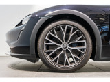 20インチ Taycan Turbo S Aero Design ホイール搭載です。