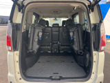 後席を格納すると、これだけの広さが!シーンに合わせたシートアレンジで、大きな荷物も積むことが出来ます♪