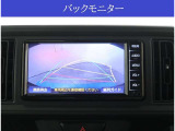 【カメラ】バックカメラが付いていますので車庫入れ時の後方確認も安心です。