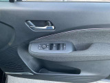 全席パワーウィンドウとなっています。運転席はオートになっているのでワンタッチ開閉することが出来ます。