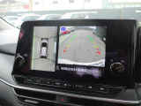 周囲の状況が分かるアラウンドビューモニター搭載。苦手な縦列駐車もこれがあれば安心ですね。