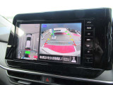 車を上から見下ろしているかのような映像で周囲の状況を確認できるアラウンドビューモニター。狭い駐車場や駐車が苦手な方でも安心。