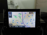 トヨタ純正ナビ装備!地図描写は文字も道もクリアで見やすく、滑らかに表示します。これさえあればもう道に迷わないですみますね♪