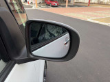 毎日使うドアミラーの状態確認に。鏡面のキズやカバーの擦れ、格納部の具合、装備有無も◎。