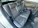後部座席も気になるようなキズ・汚れやへたり等、大きなダメージはなく、良好な状態です。