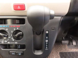 インパネシフトのCVTオートマチック車です。