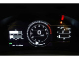 とっても見やすいメーターです。夜間時はラグジュアリーな気分にさせてくれる照明が魅力ですので、夜のドライブも楽しみになりますよ♪