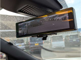 スマートルームミラーは室内の荷物などで後方の視界が遮られても、カメラの映像を直接ルームミラーに表示することができ、視界を確保できます。