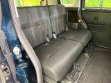 後部座席も気になるようなキズ・汚れやへたり等、大きなダメージはなく、良好な状態です。