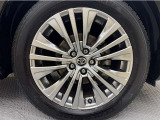 アルミホイール付き!「純正」なので車のデザインともマッチしています。