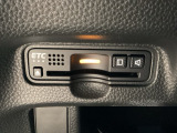 ハンドルの左下にETCがついています。高速道路の料金所の通過も楽々です。 カードの取り出しもしやすい場所についています。