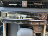 オートエアコンなので、お好みの温度に設定するだけで車内を快適空間にしてくれます。運転席&助手席にシートヒーター付いてます。寒い日に助かります