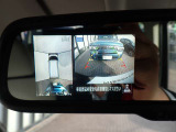 スマートルームミラーがリヤカメラで車両後方の映像ルームミラー表示しをクリアな後方視界を確保してくれます。