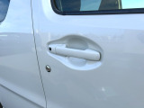 運転席ドアハンドル周辺の写真です。