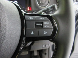 ハンドル右側にはクルーズコントロールのスイッチが装備され運転中の操作も安心して行えます!