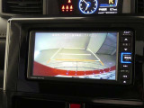 バックガイドモニターで、後方を確認しながら安心して駐車することができます。運転初心者も熟練者も必須の機能ですよ!