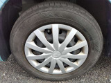 純正ホイールキャップ付きのお車です。