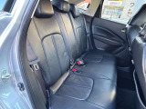 リアシートはリクライニング機能付きです。長距離ドライブもゆったり座って行けます!