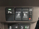 【両側パワースライドドア】両側がパワースライドドアになっており、運転席のスイッチやスマートキーでも開閉が可能です!開口部も広いので乗り降りも楽々♪