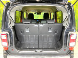 普段のお買い物や通勤、送迎等に十分な荷室スペースを確保しております。セカンドシートを倒すと、大きな荷物の積載も可能です♪