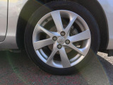 純正アルミホイール付きです!腰下荷重を軽くしてさらに燃費もにも貢献します!