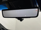 【デジタルルームミラー】車両後方カメラの映像をルームミラーに映すことが出来ます。 そのため、後席に人や荷物があって後方が見えづらい場合でもしっかり視界を確保することが出来ます。