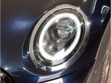 MINIのオートライトは積極的にライトをつけることにより、自車の存在を周囲に向けアピールいたします。それは安全性への配慮でもあります。