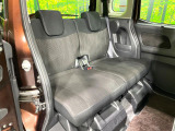 後部座席も気になるようなキズ・汚れやへたり等、大きなダメージはなく、良好な状態です。