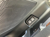 リアクォーターポケットには充電用USBがあります。