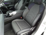 長時間の運転でも疲れにくく、オーナー様の事だけを考えて作成したBMWならではのとっておきのシートです。